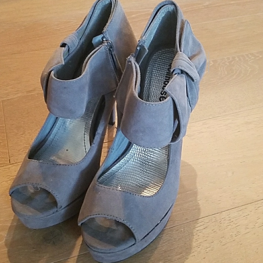 Gray heels